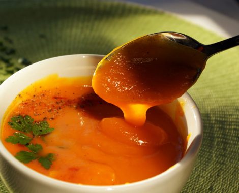 soupe végan bio carottes, patates douces, ananas, lait de coco