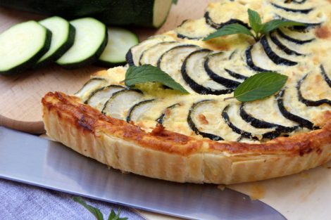 tarte végétarienne de courgettes, fromage de brebis, menthe